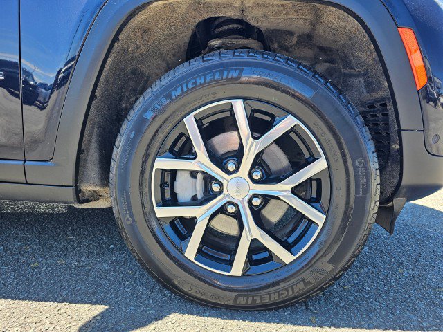 Certified 2024 Jeep Grand Cherokee Limited w/ Luxury Tech Group II AWD/4WD image 9