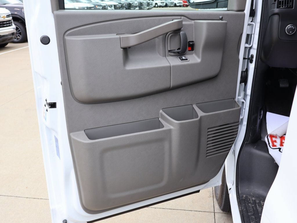 New 2025 GMC Savana 2500 w/ Enhanced Convenience Package RWD image 9
