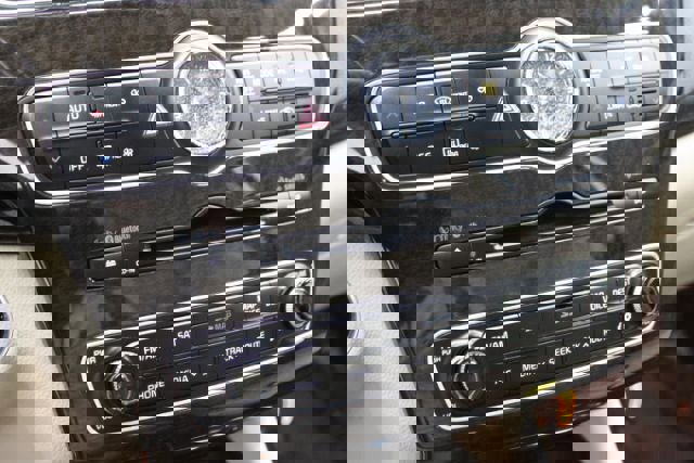 Used 2016 Kia Cadenza image 17