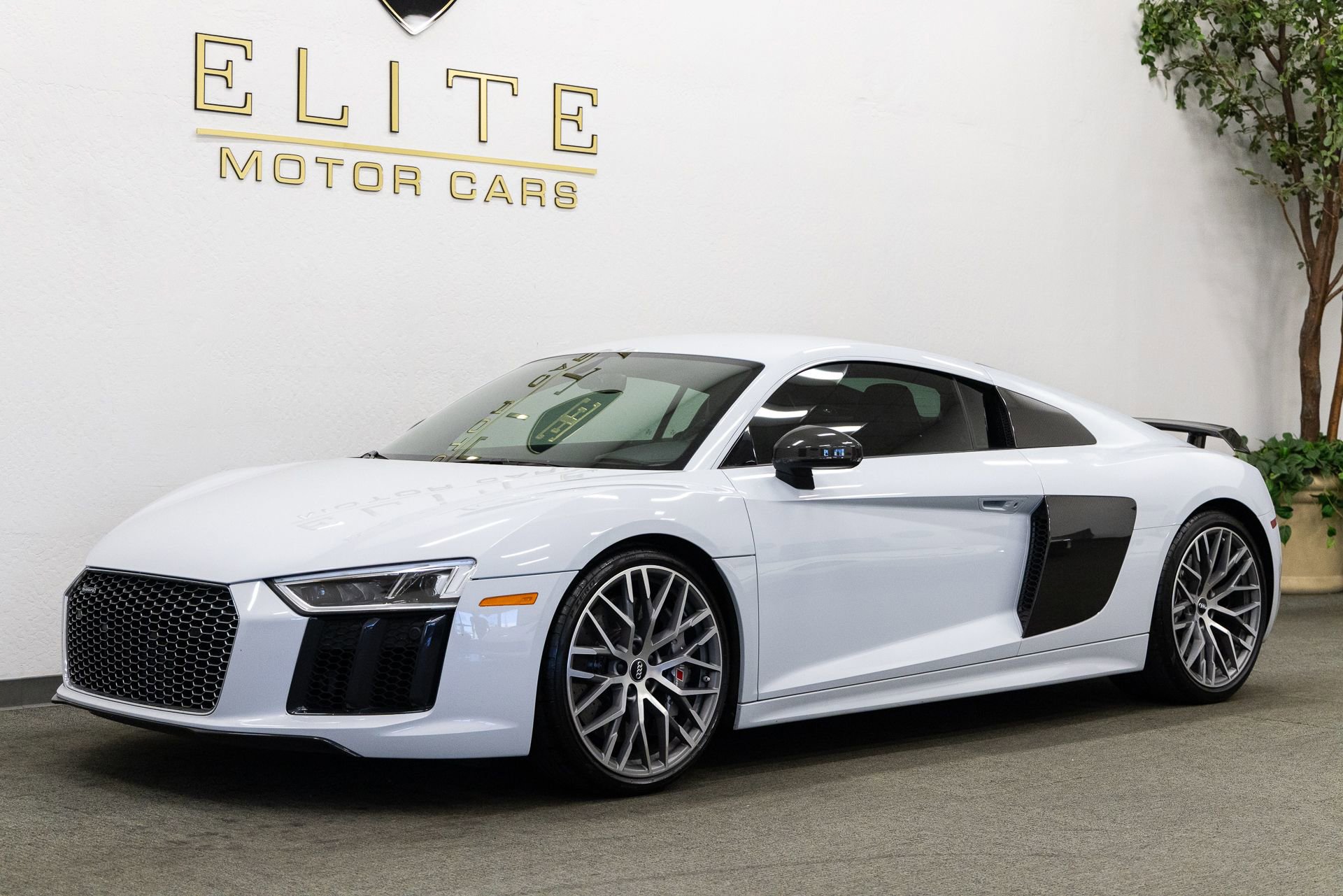 Used 2017 Audi R8 V10 plus AWD/4WD image 1