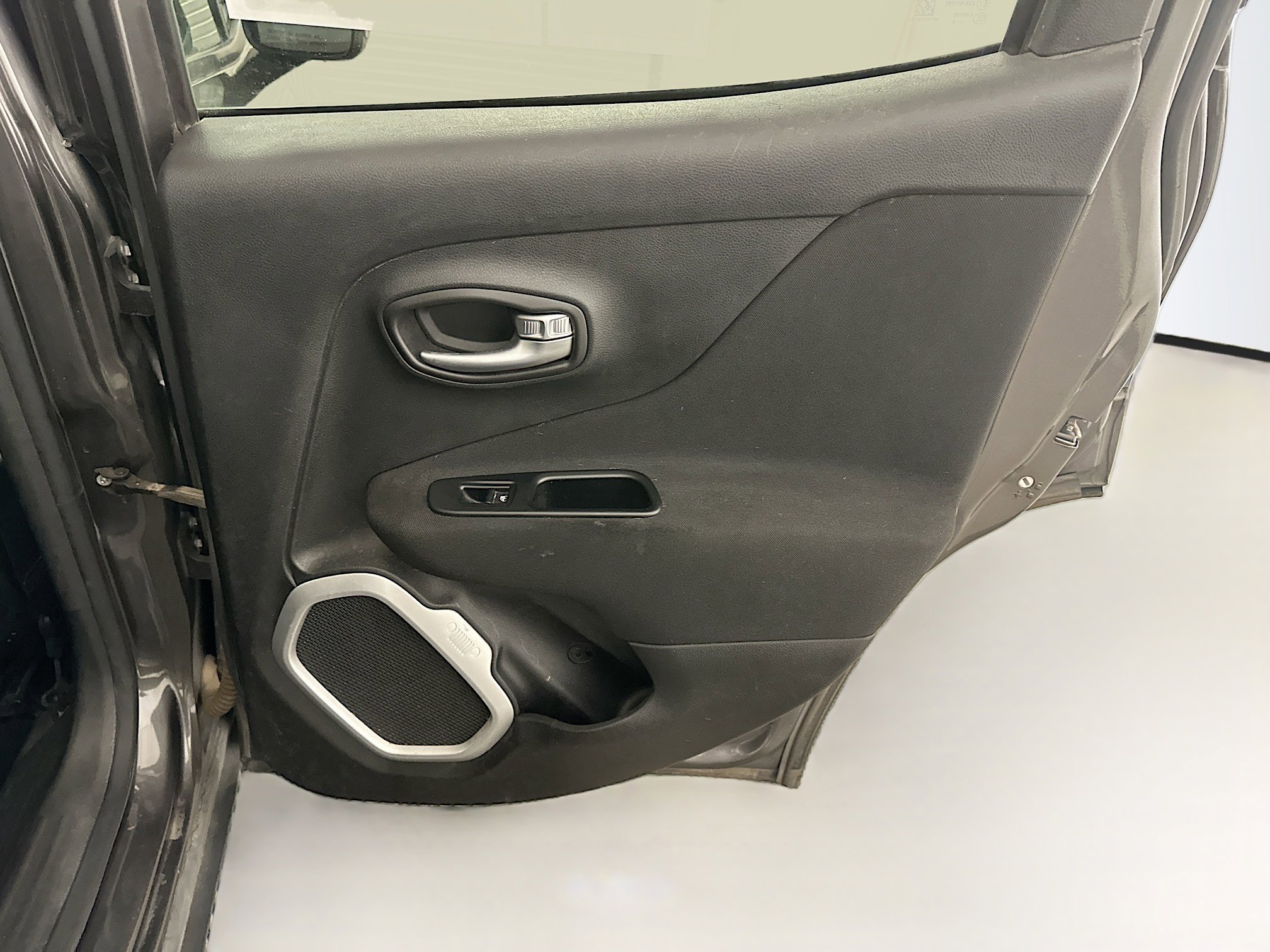 Used 2018 Jeep Renegade Latitude w/ UConnect 8.4 Nav Group AWD/4WD image 31