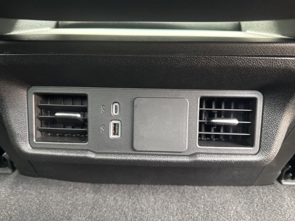 Used 2025 Chevrolet Silverado 2500 Custom w/ Custom Value Package image 18