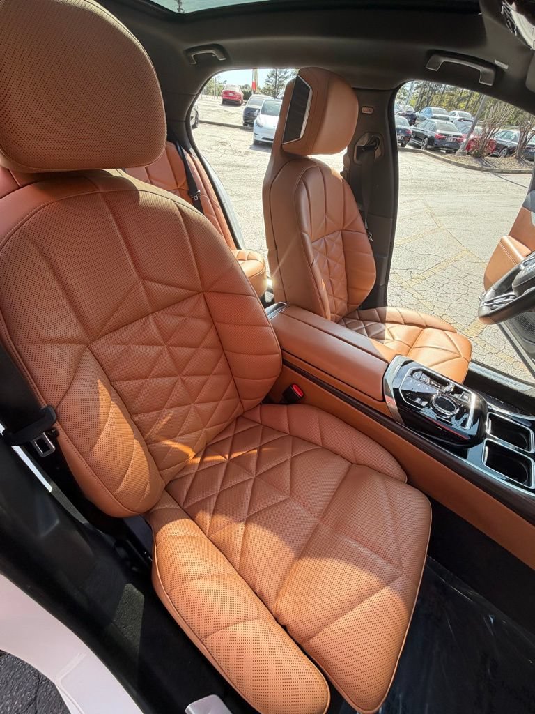Used 2023 BMW 740i RWD image 23
