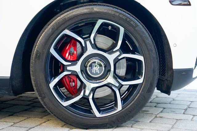 Used 2023 Rolls-Royce Cullinan Black Badge w/ Driver's Package image 33