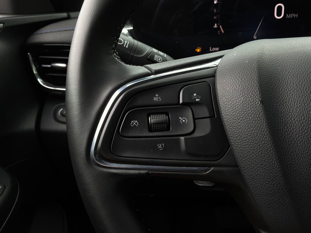 Used 2025 Buick Envista Sport Touring FWD image 33