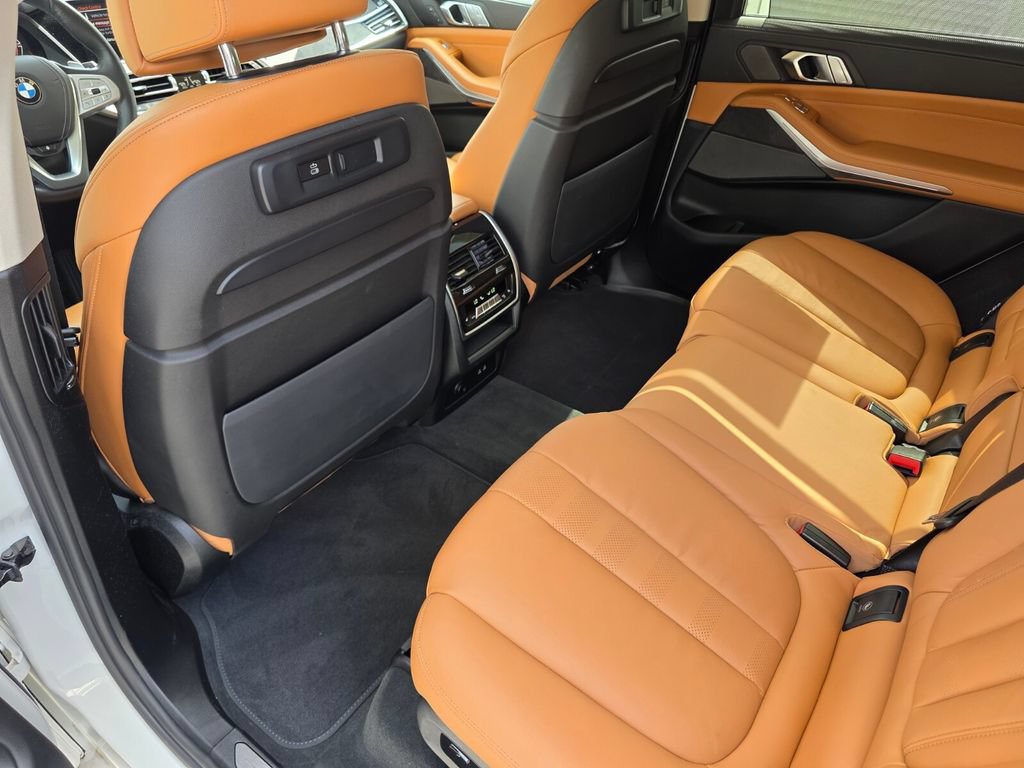Used 2022 BMW X7 xDrive40i w/ Premium Package AWD/4WD image 15