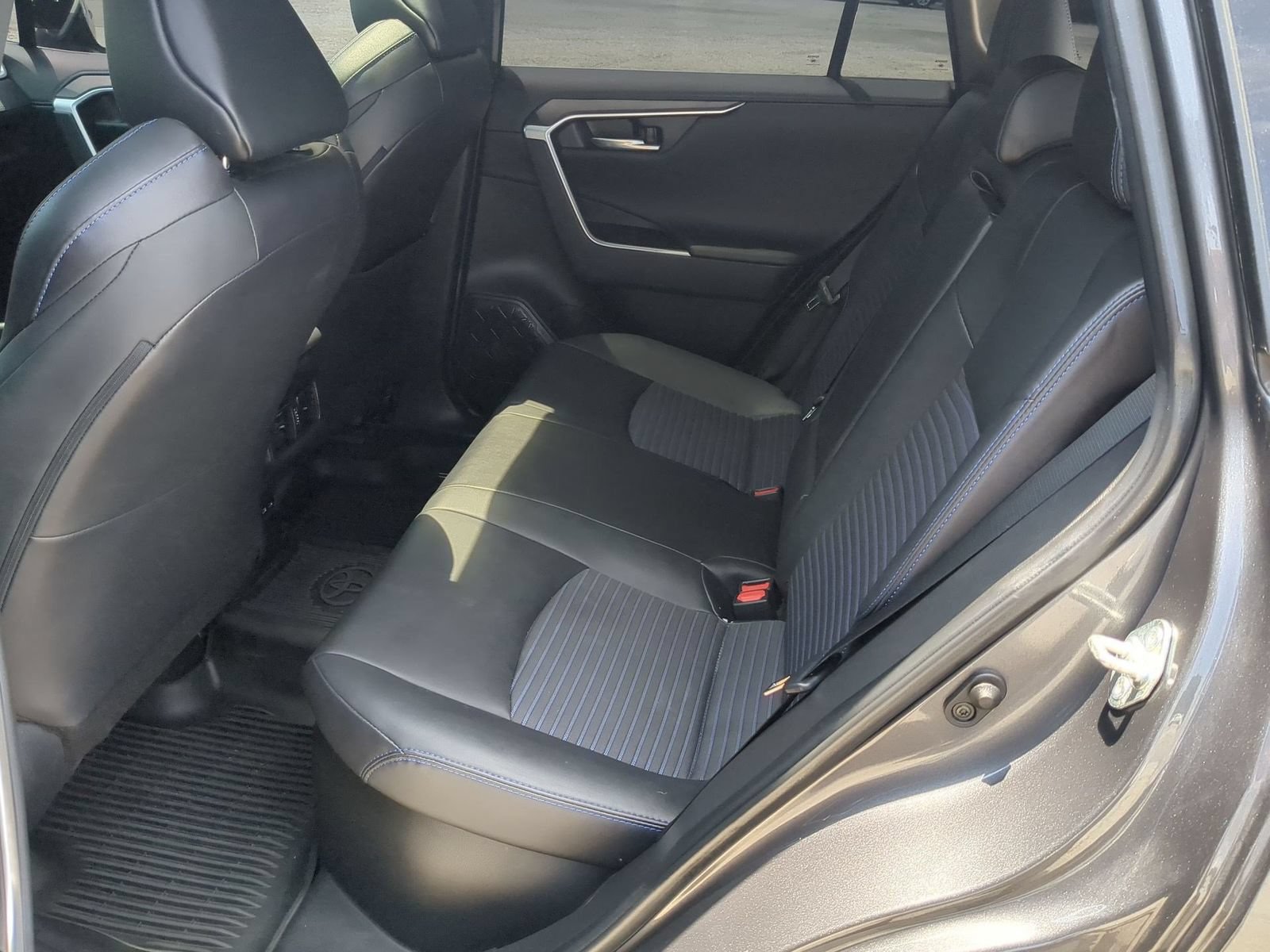 Used 2022 Toyota RAV4 XSE AWD/4WD image 24