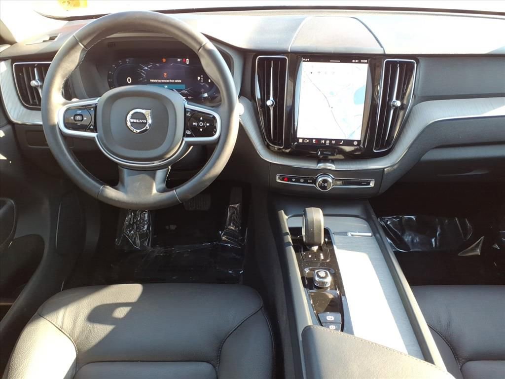 Used 2025 Volvo XC60 B5 Plus image 13