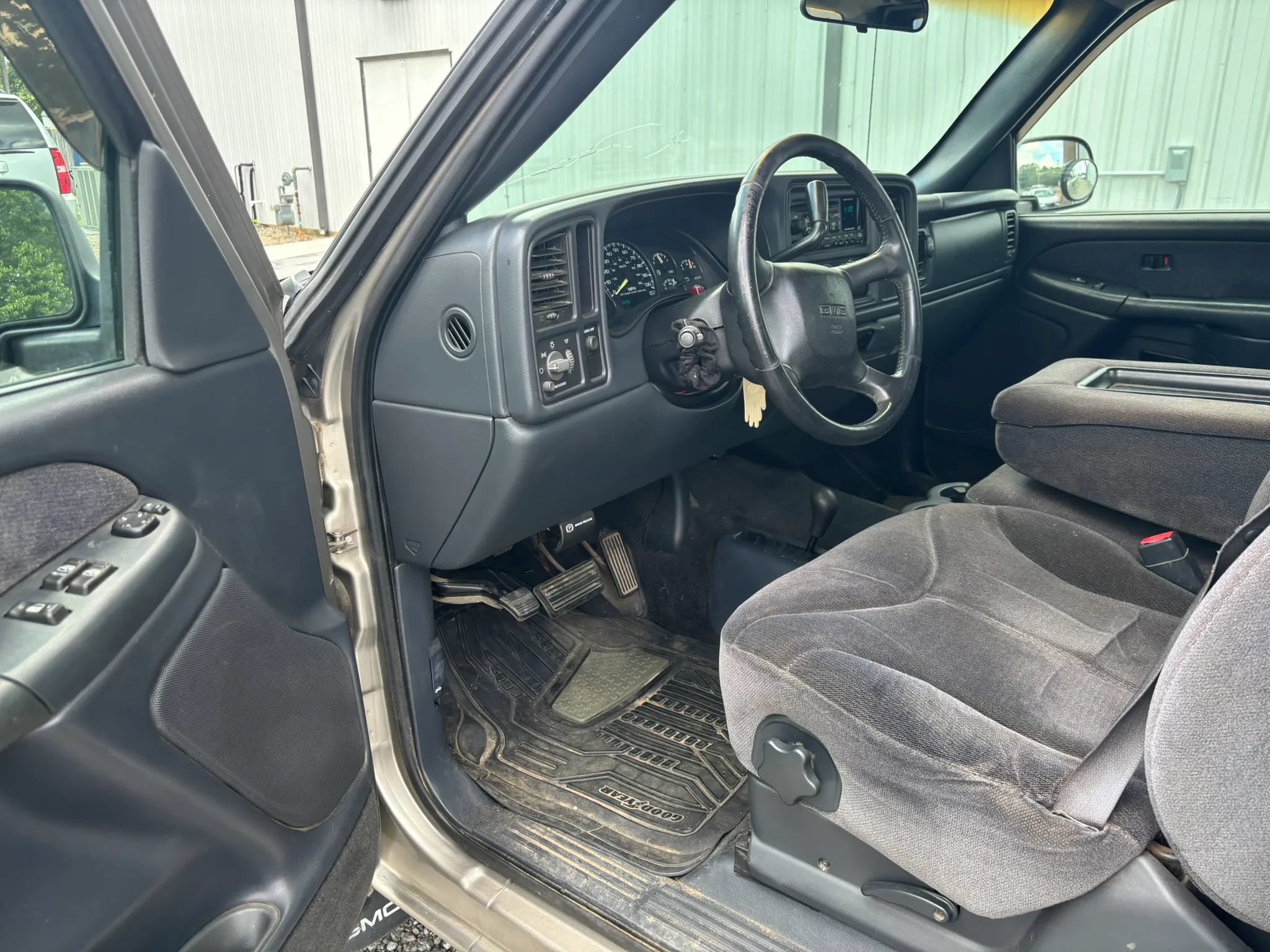 Used 2001 GMC Sierra 1500 4x4 Extended Cab image 16