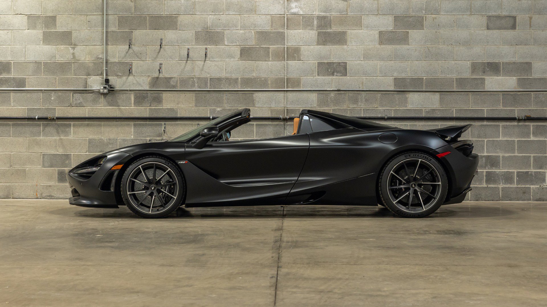 Used 2020 McLaren 720S Spider image 6
