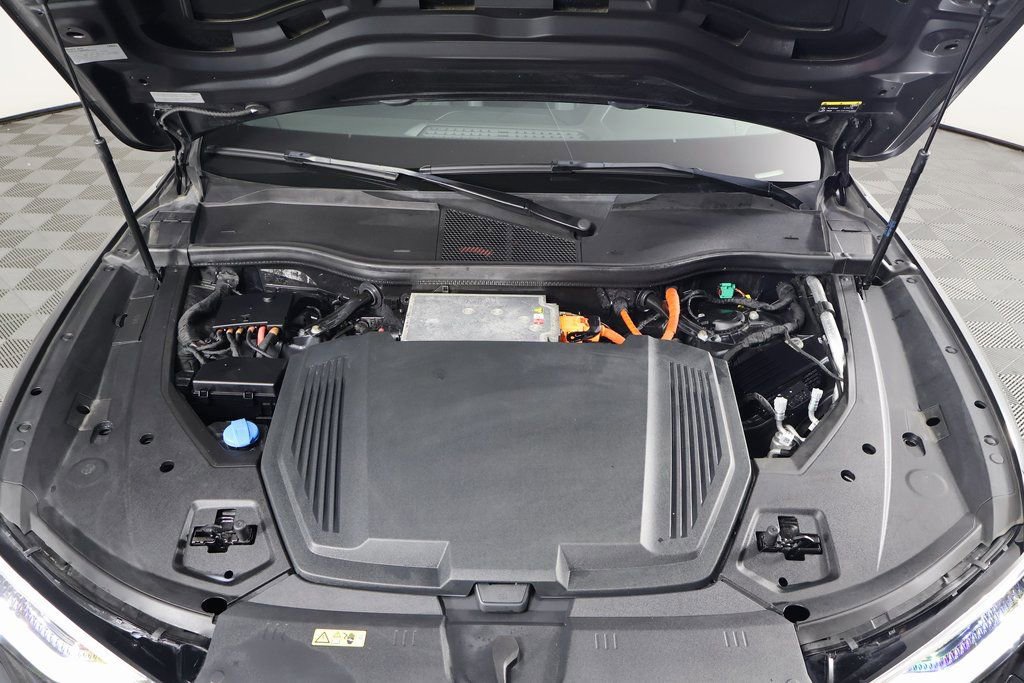 Used 2019 Audi e-tron Premium Plus image 15