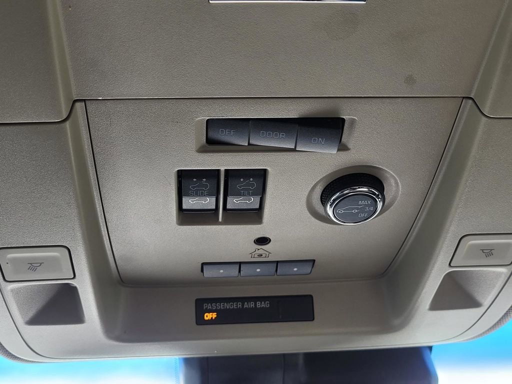 Used 2018 Chevrolet Tahoe Premier image 34