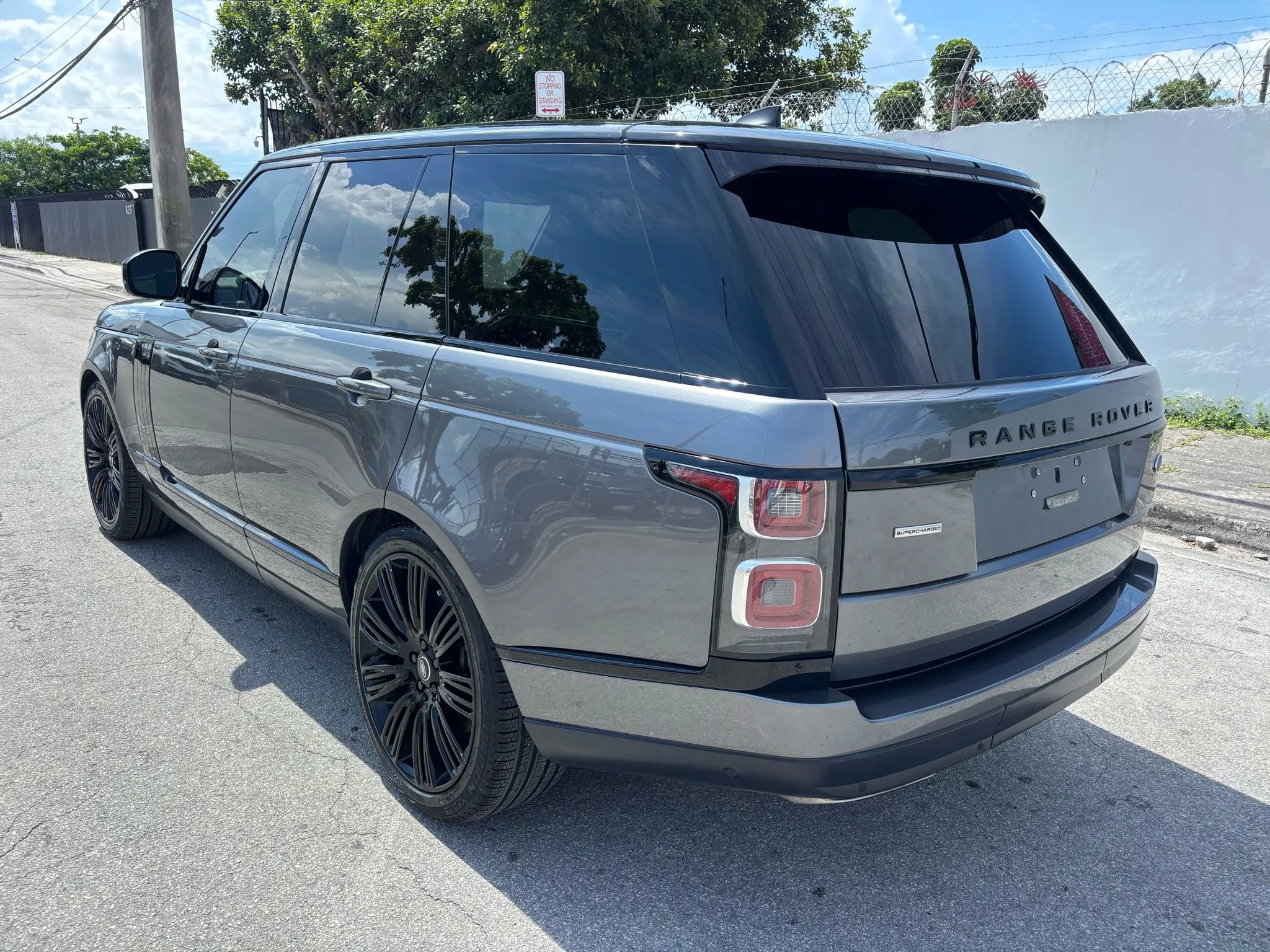Used 2019 Land Rover Range Rover Supercharged image 3