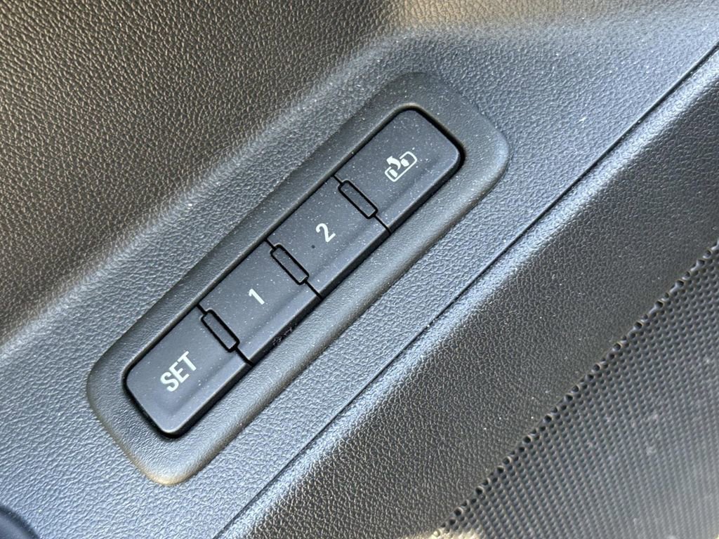 Used 2023 Chevrolet Equinox Premier image 25