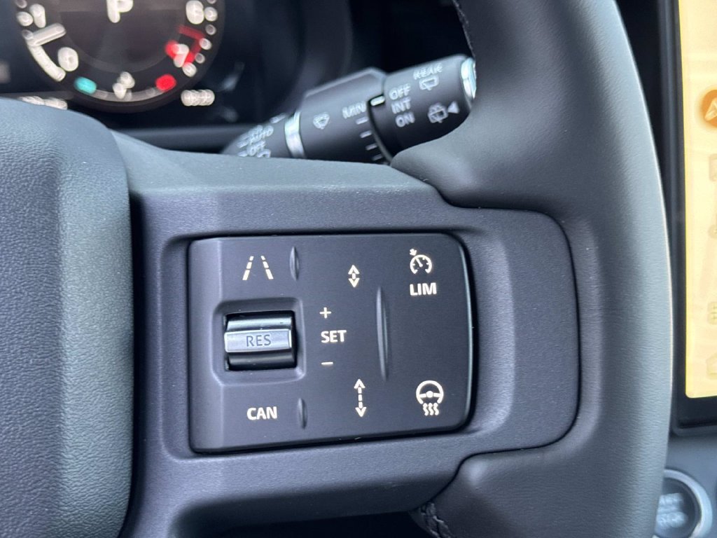 New 2026 Land Rover Defender 110 X-Dynamic SE AWD/4WD image 28