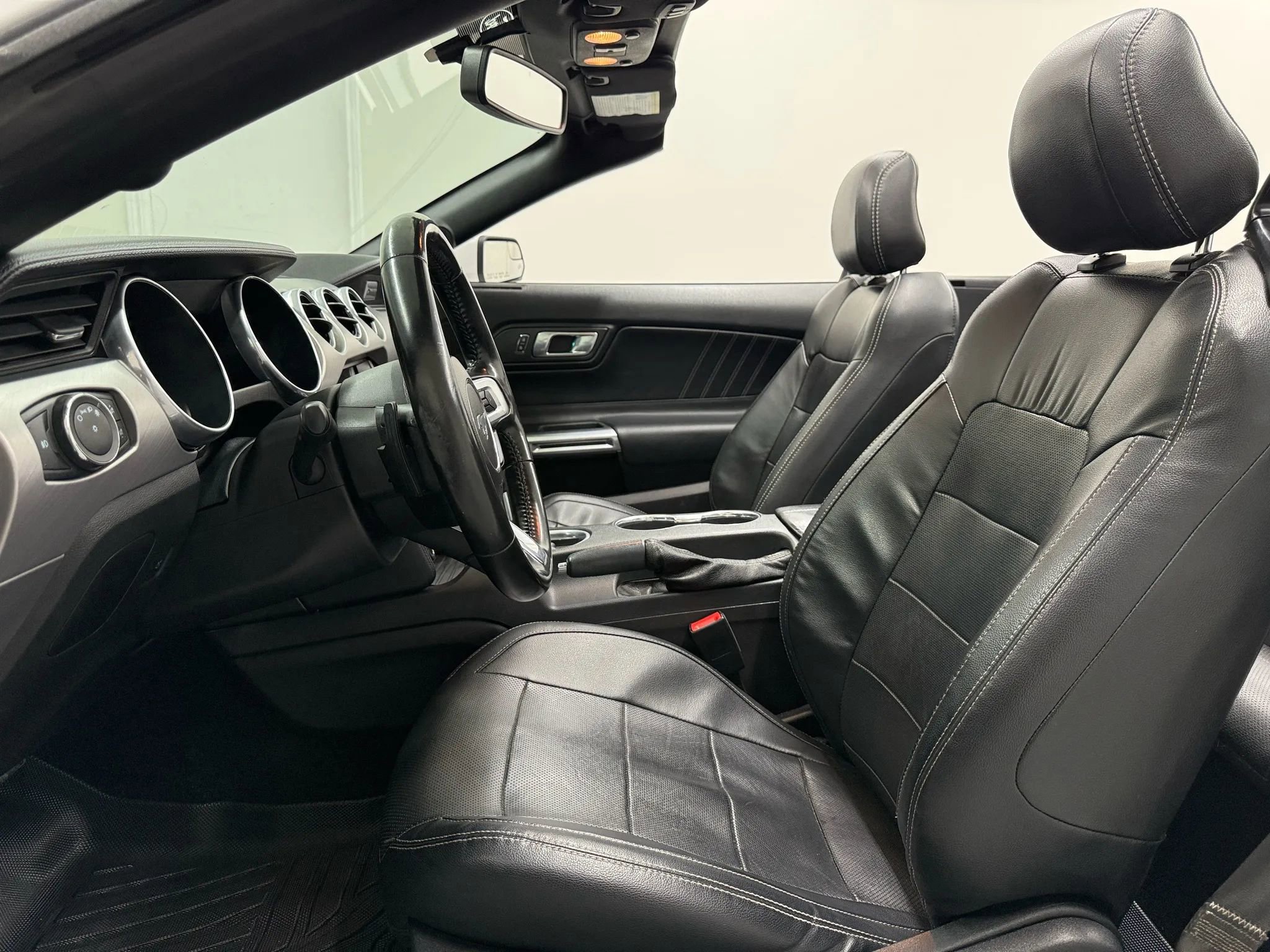 Used 2019 Ford Mustang Premium image 12