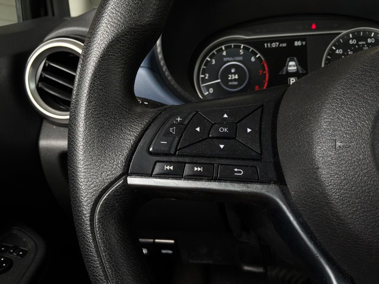 Used 2025 Nissan Versa SV FWD image 31