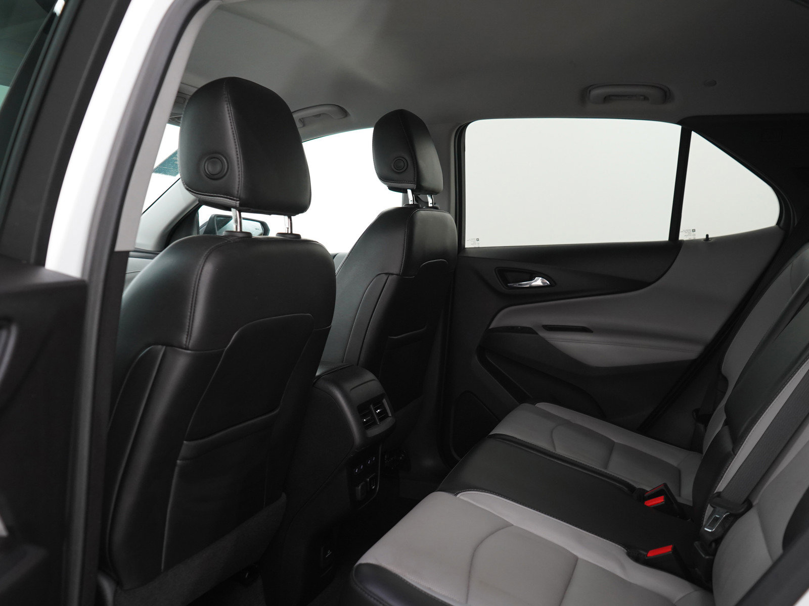 Used 2018 Chevrolet Equinox Premier w/ Infotainment II Package AWD/4WD image 20