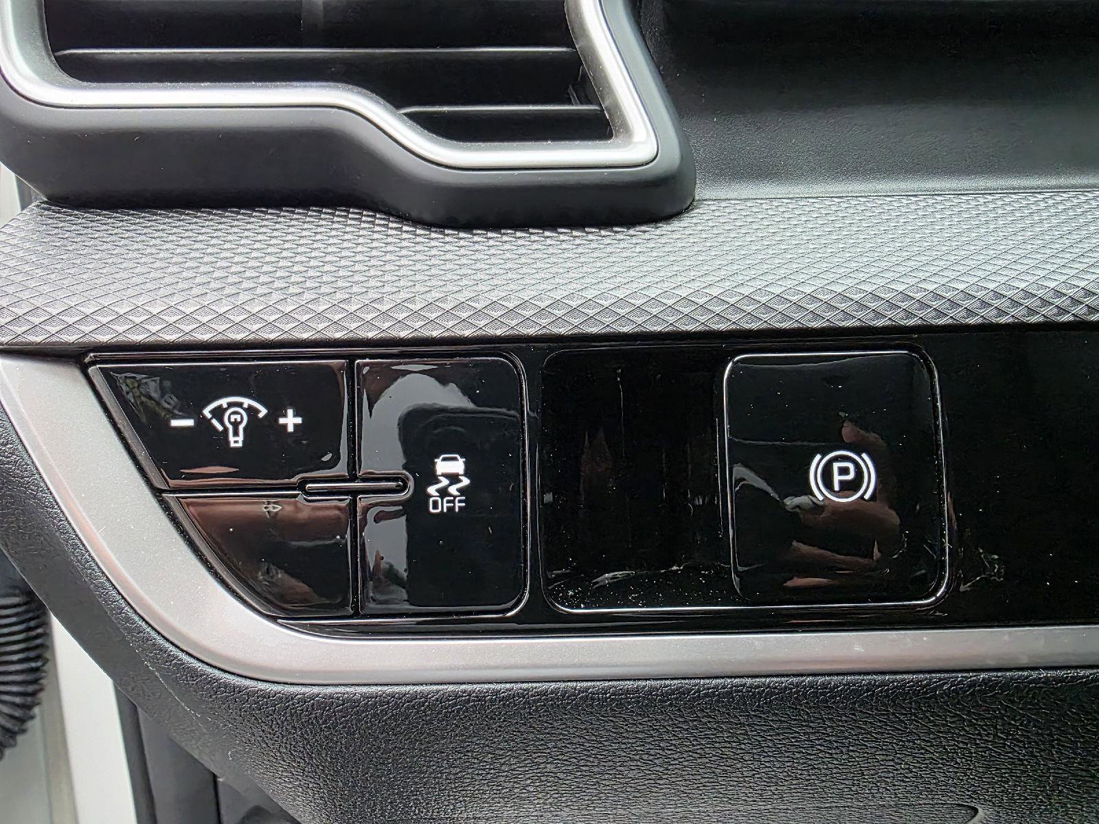 Used 2023 Kia Sportage LX image 11