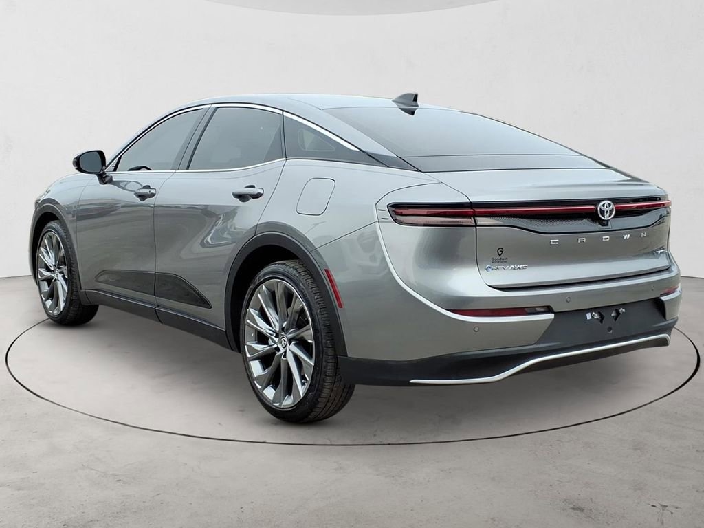 Used 2025 Toyota Crown Limited w/ Advanced Technology Package image 7