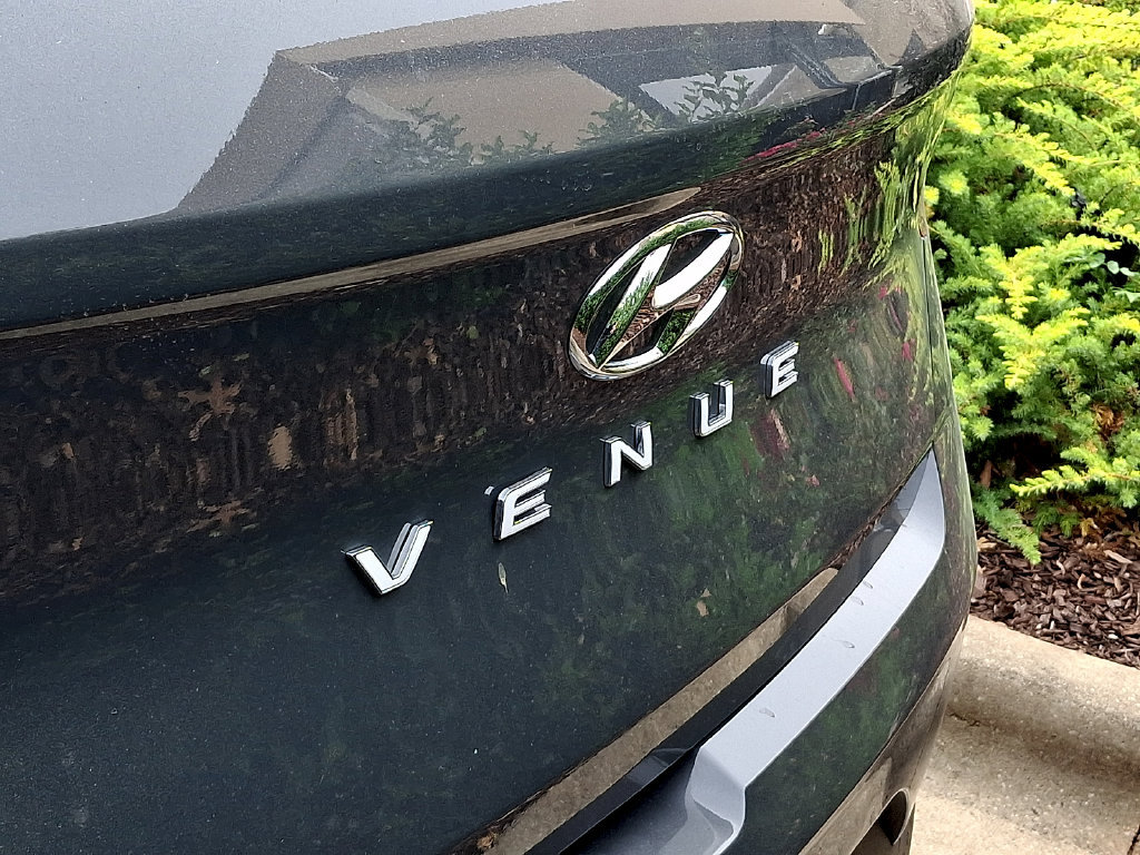 Used 2026 Hyundai Venue SEL FWD image 7
