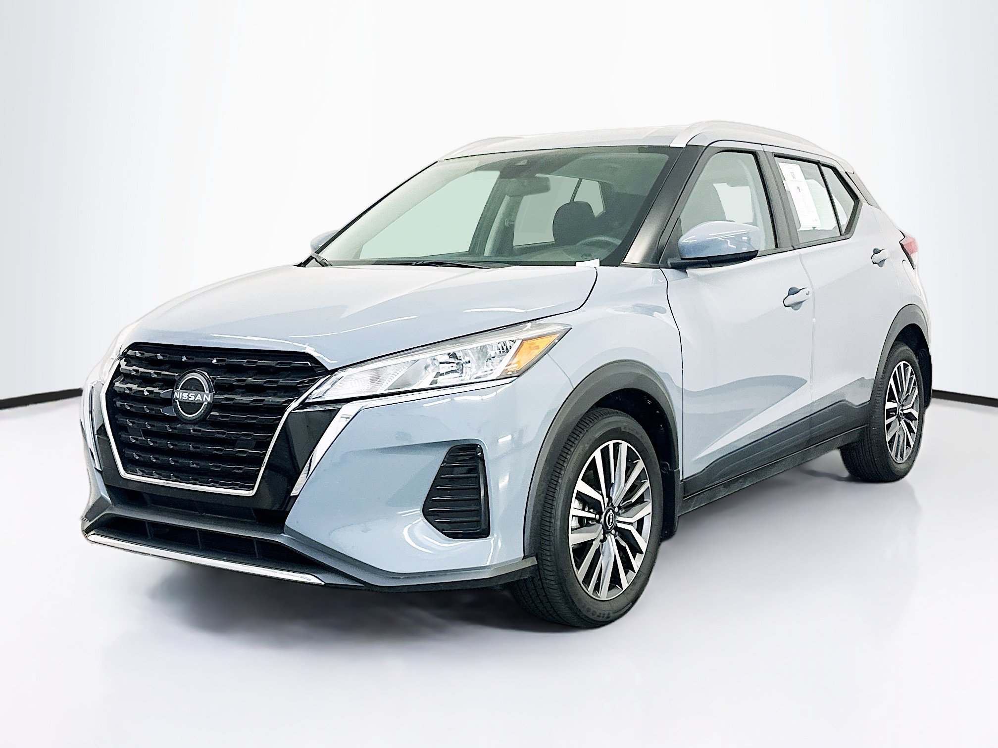 Used 2024 Nissan Kicks SV FWD image 3