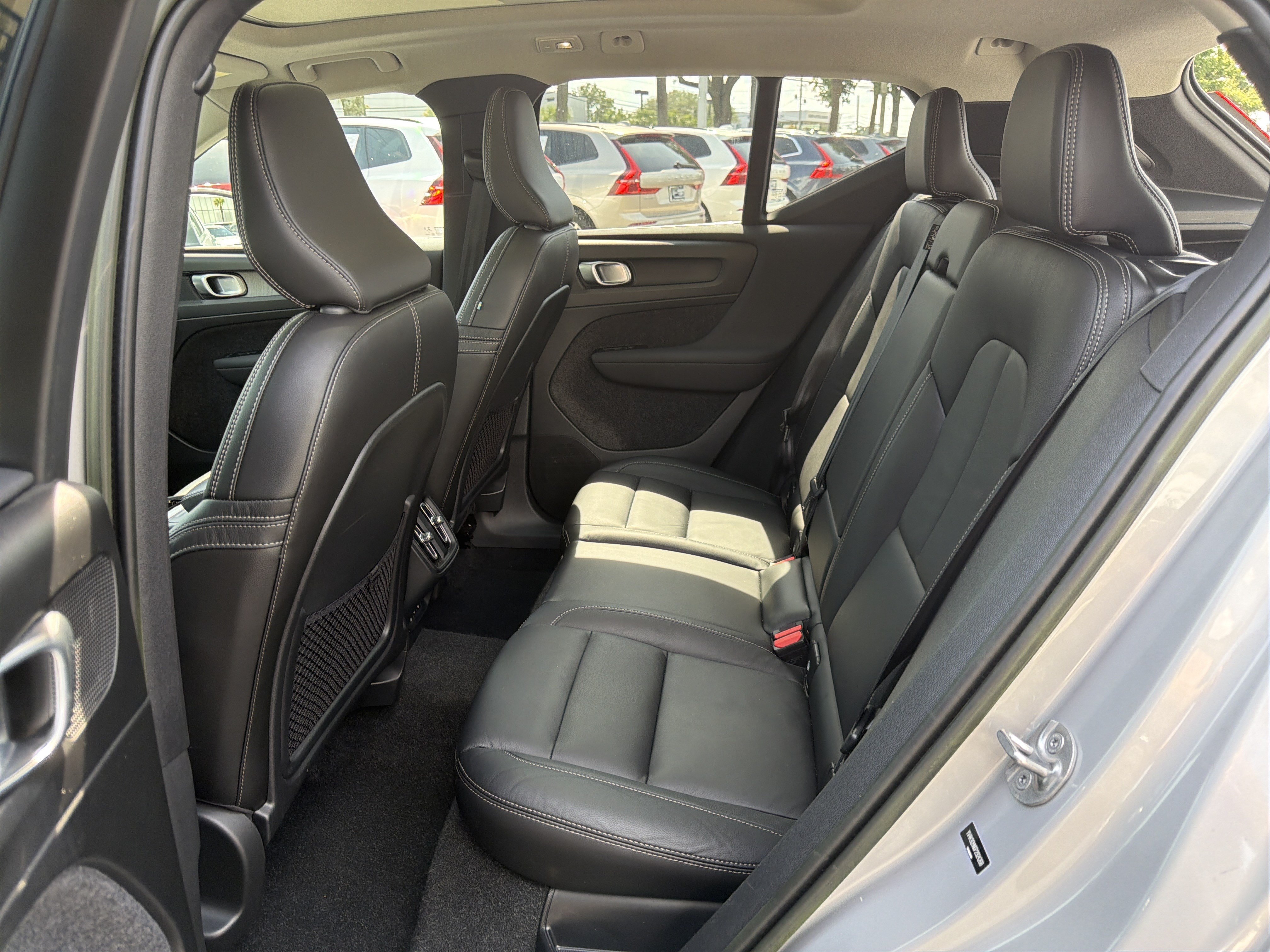 Certified 2023 Volvo XC40 B4 Plus w/ Driver Assist Package FWD image 33