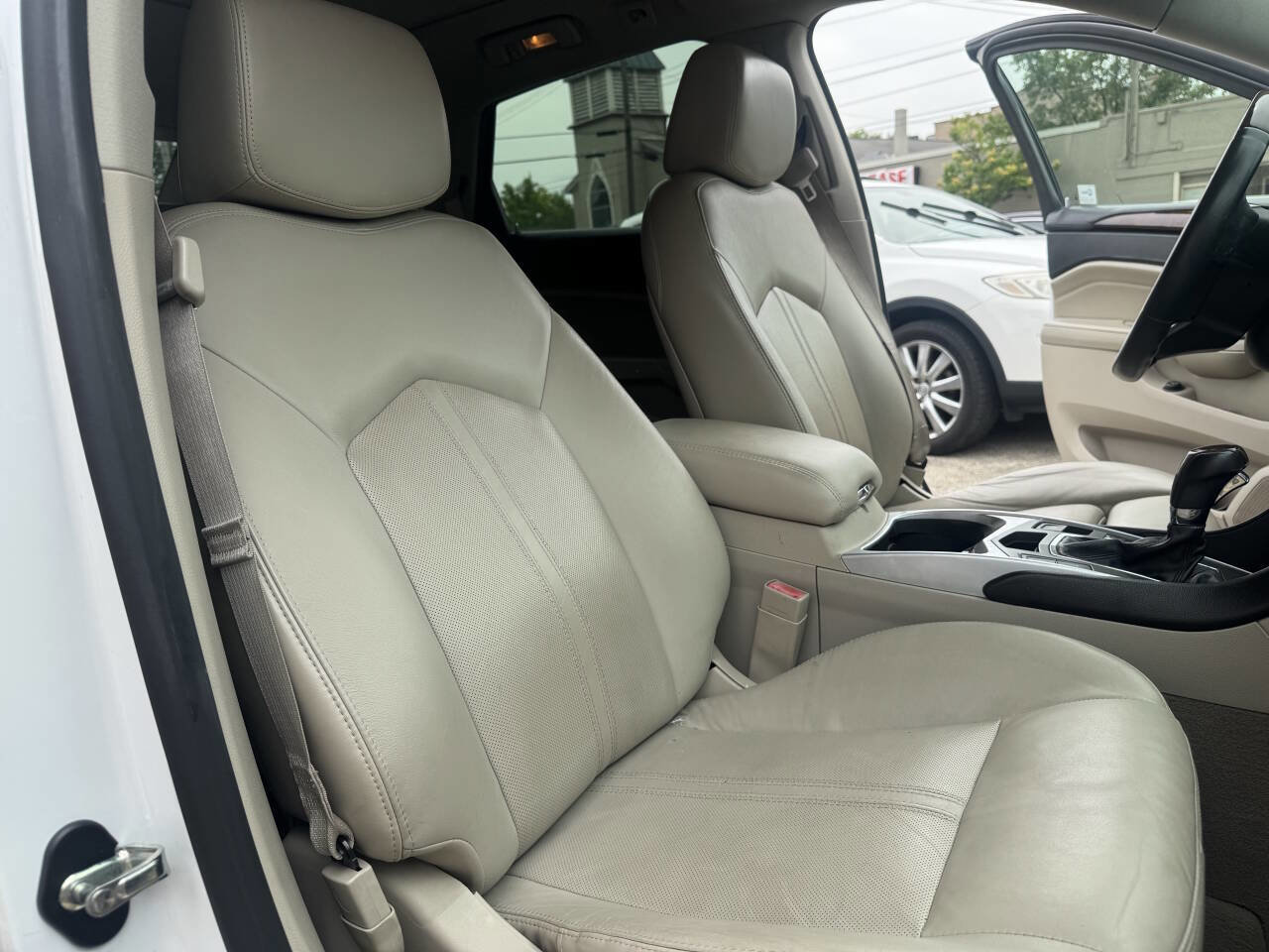 Used 2011 Cadillac SRX Luxury FWD image 32