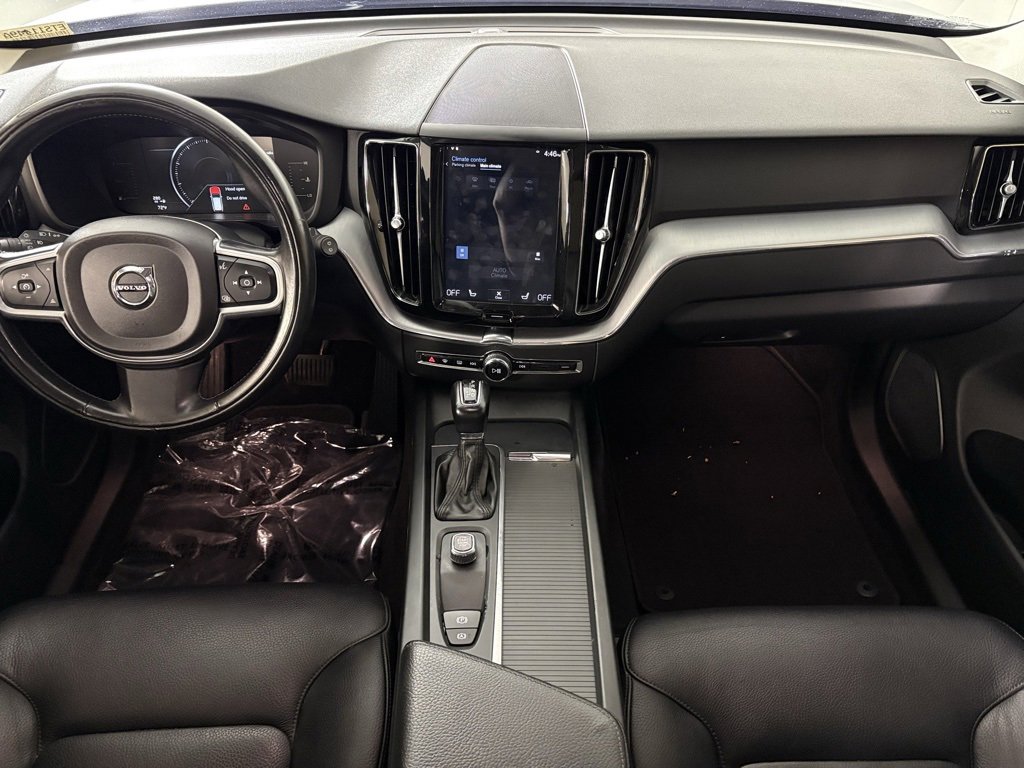 Used 2018 Volvo XC60 T6 Momentum w/ Vision Package image 33