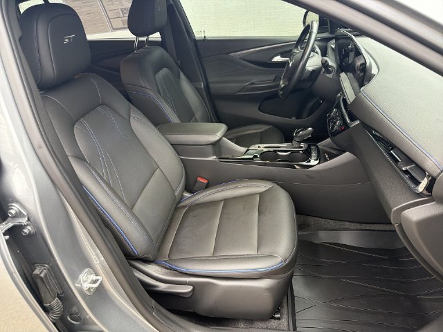 Used 2024 Buick Envista Sport Touring w/ Convenience I Package FWD image 32