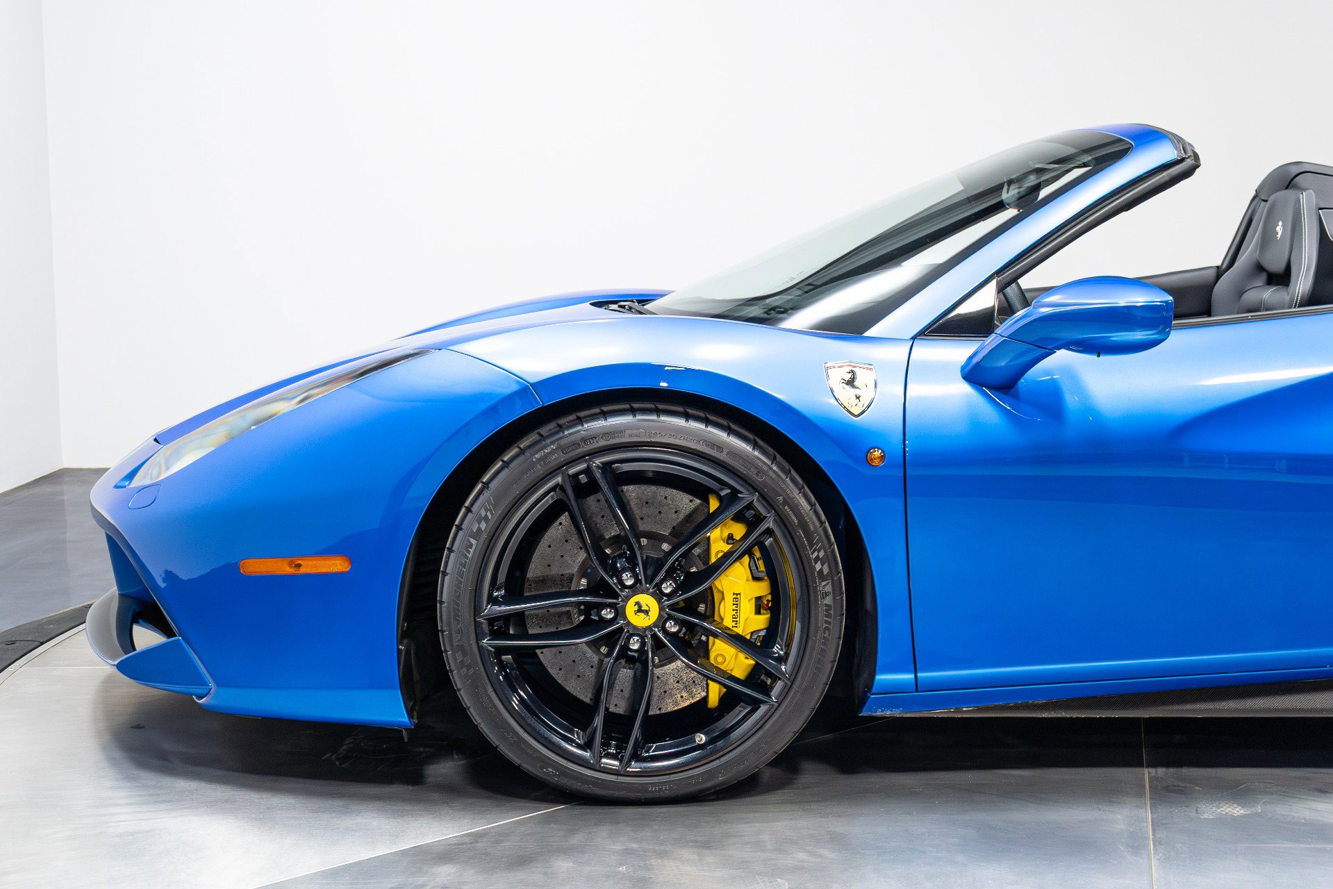 Used 2016 Ferrari 488 Spider image 38