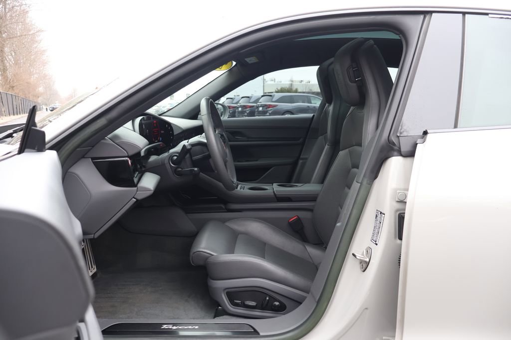 Used 2022 Porsche Taycan image 30