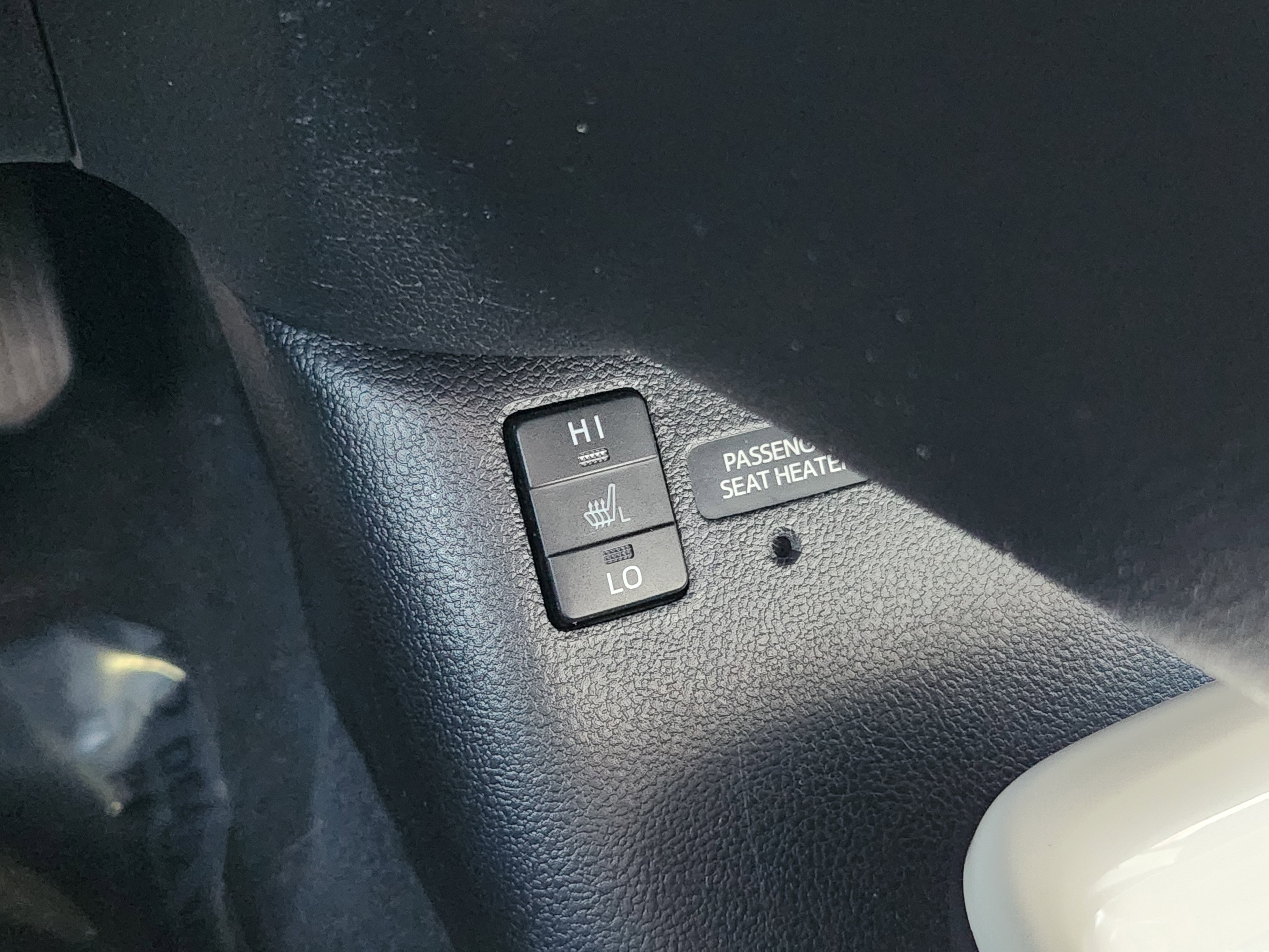 Used 2018 Toyota Prius Prime Premium image 26