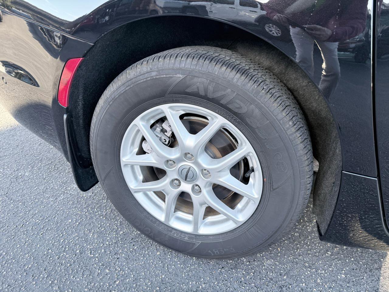 Used 2024 Chrysler Pacifica Touring-L image 13