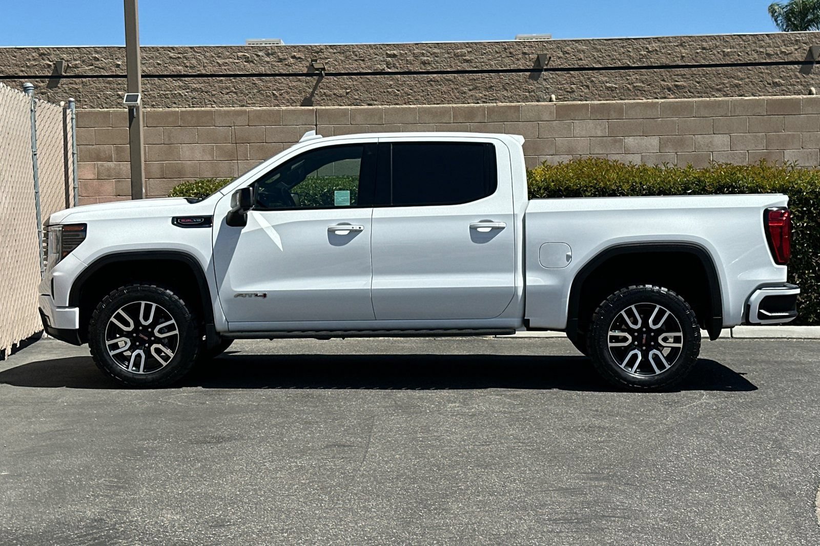 Certified 2023 GMC Sierra 1500 AT4 w/ AT4 Premium Package AWD/4WD image 7