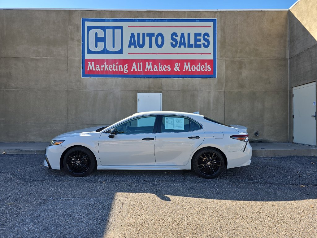Used 2023 Toyota Camry XSE image 4
