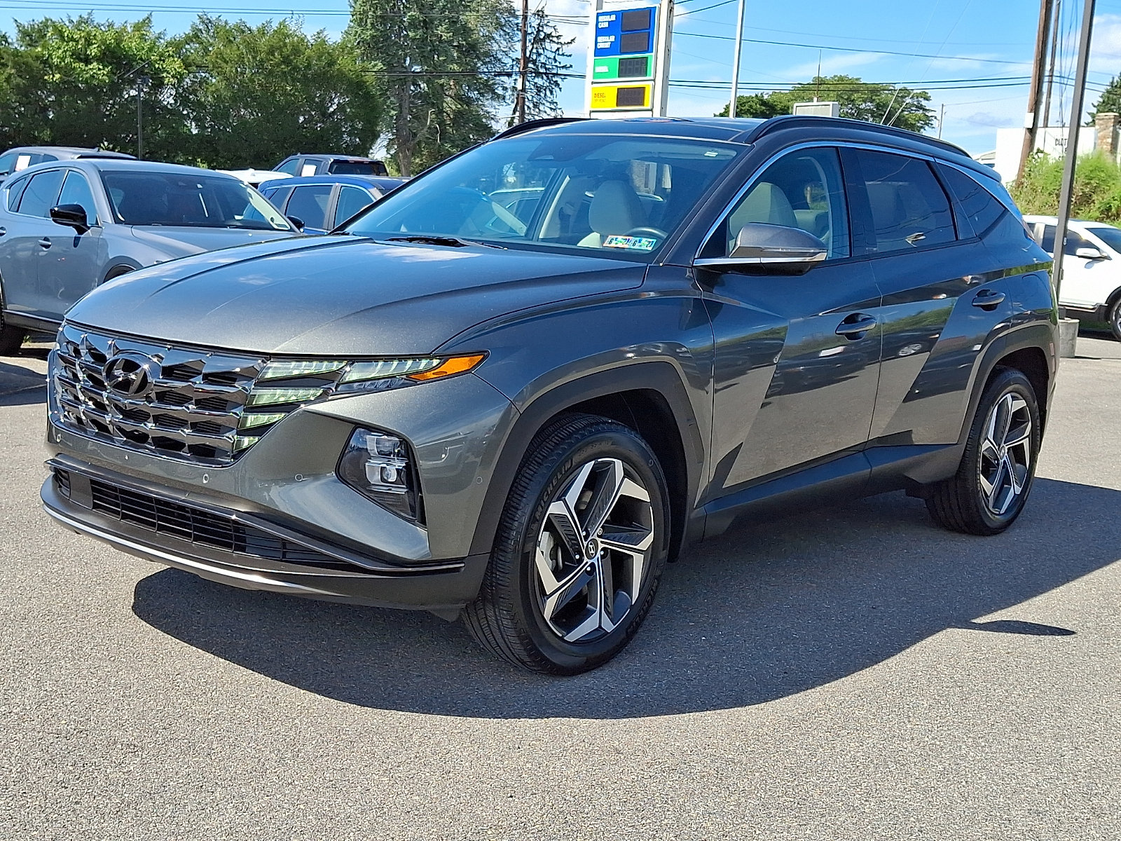 Used 2023 Hyundai Tucson Limited w/ Cargo Package AWD/4WD image 3