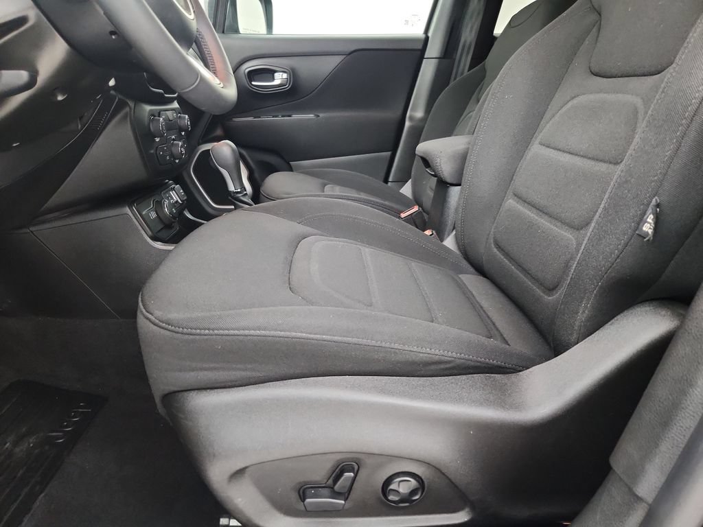 Used 2020 Jeep Renegade Latitude w/ Popular Equipment Group AWD/4WD image 21