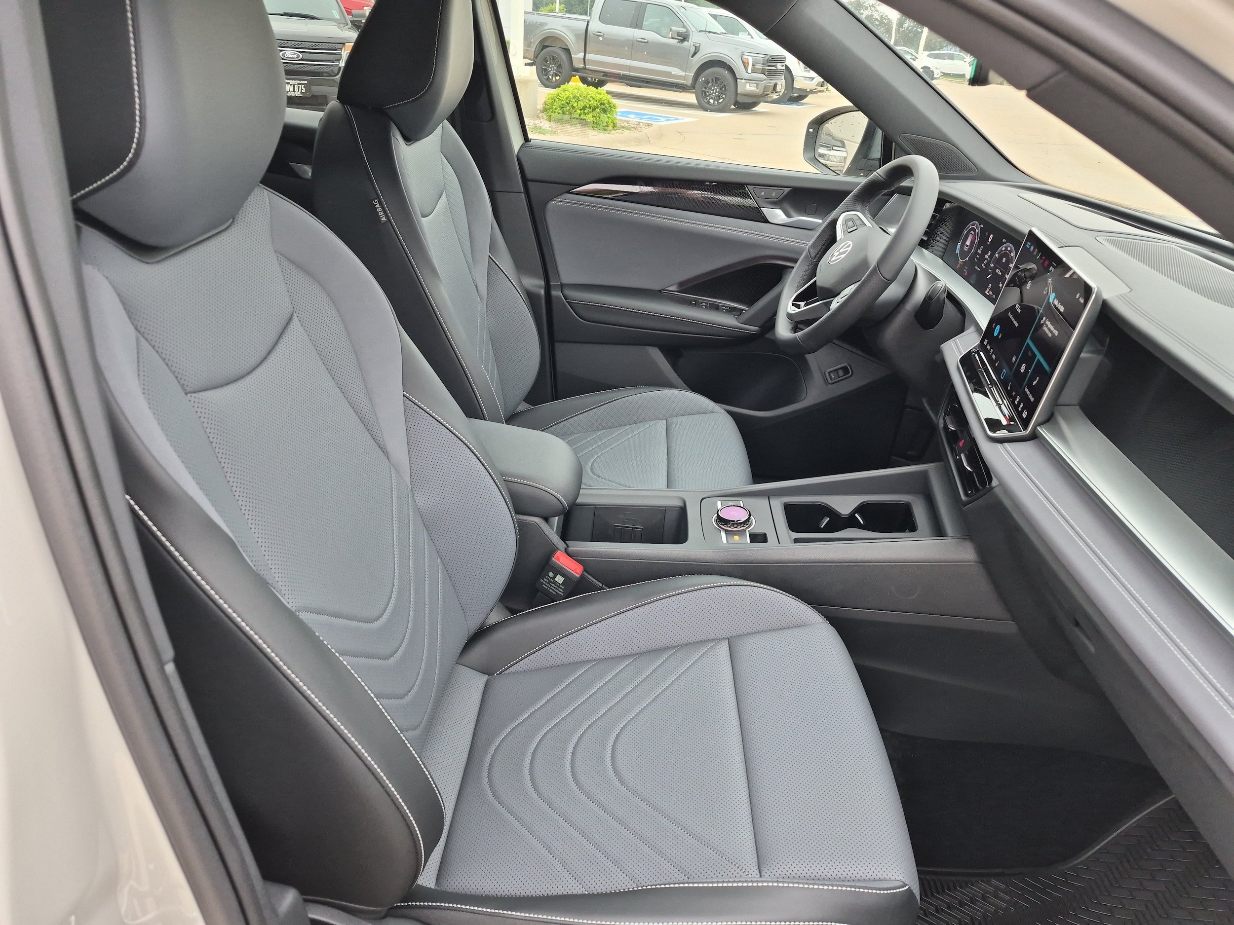New 2026 Volkswagen Tiguan SE R-Line AWD/4WD image 7