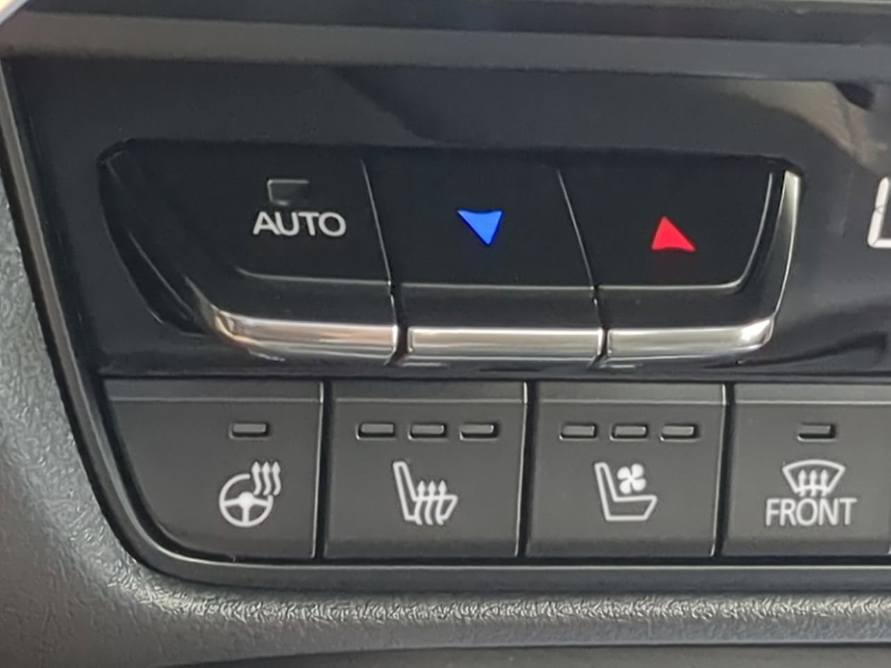 Certified 2025 MAZDA CX-90 Plug-In Hybrid w/ Premium Plus AWD/4WD image 18