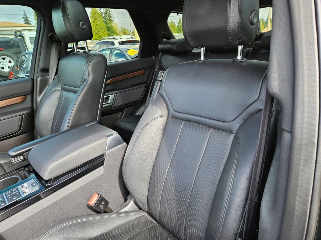 Used 2018 Land Rover Discovery HSE AWD/4WD image 14