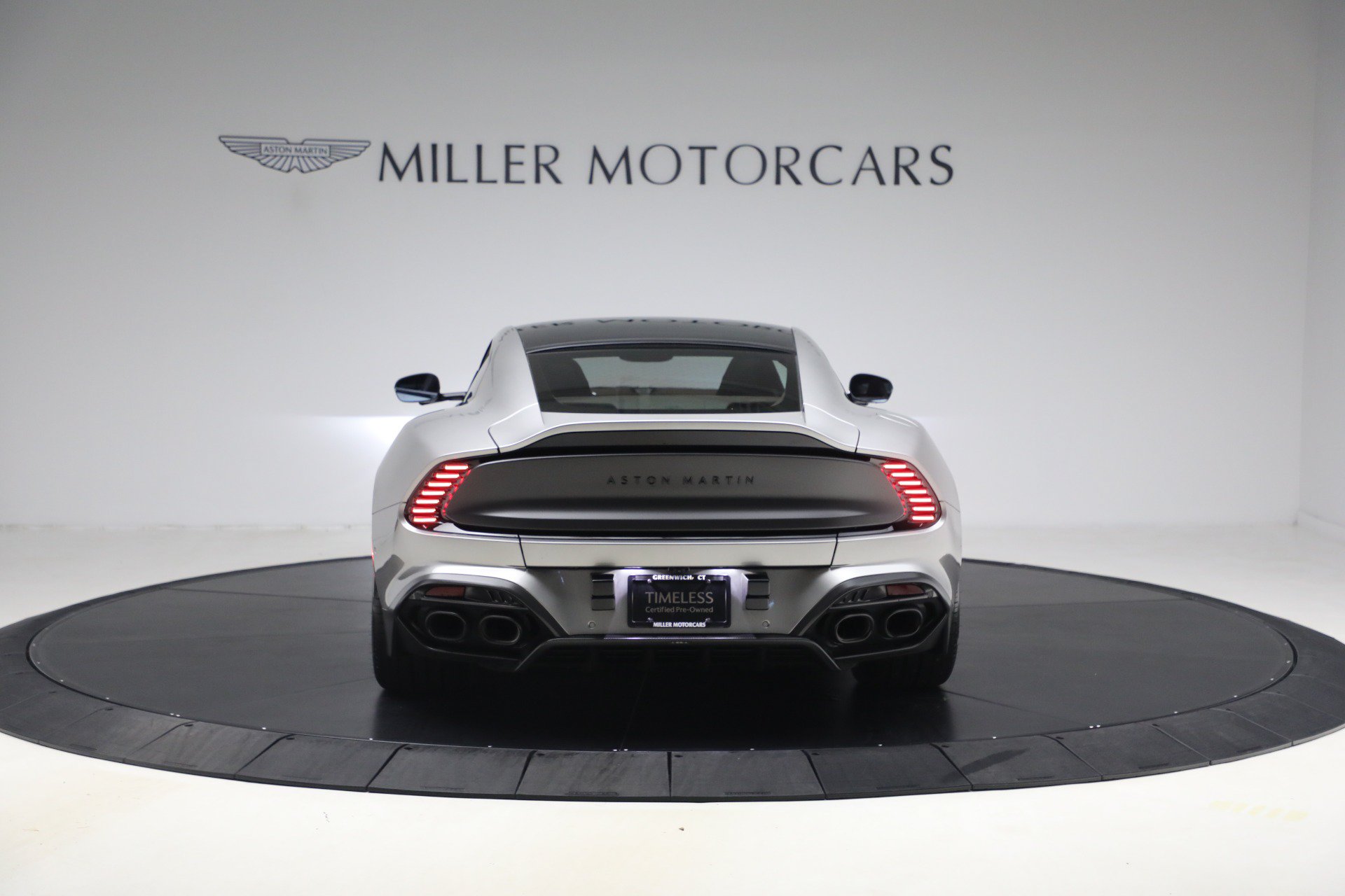Used 2025 Aston Martin Vanquish RWD image 6