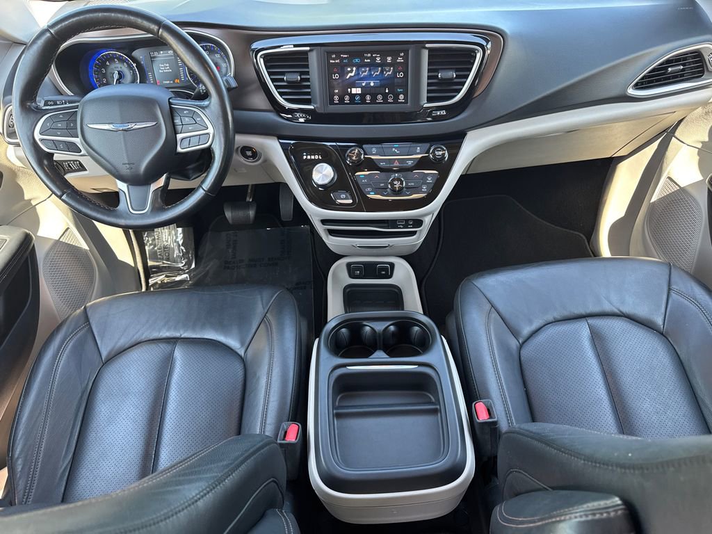 Used 2019 Chrysler Pacifica Touring-L image 22