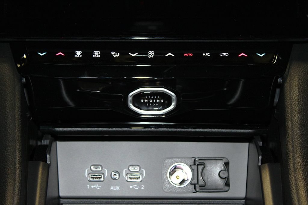 New 2026 Jeep Grand Cherokee Altitude AWD/4WD image 21