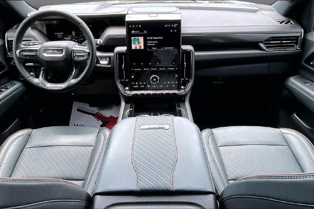 Used 2025 GMC Yukon XL AT4 AWD/4WD image 7