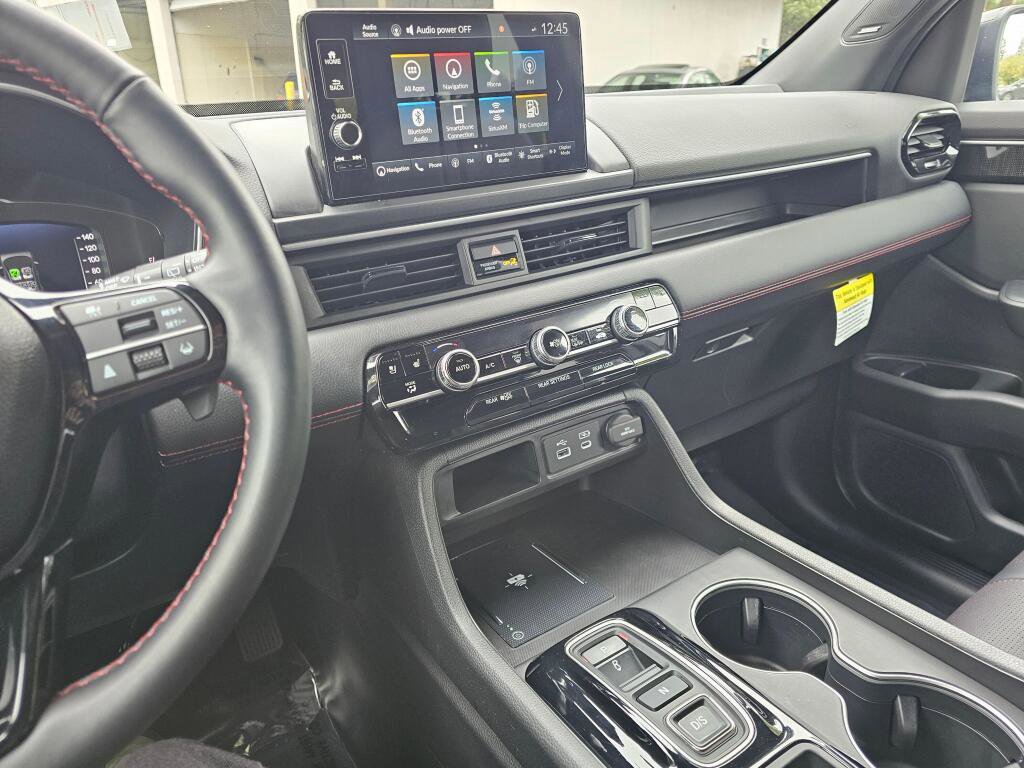 Used 2025 Honda Pilot Black Edition image 28