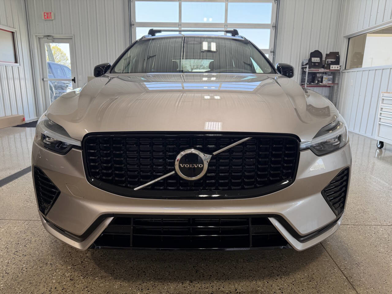 Used 2024 Volvo XC60 T8 Core AWD/4WD image 8