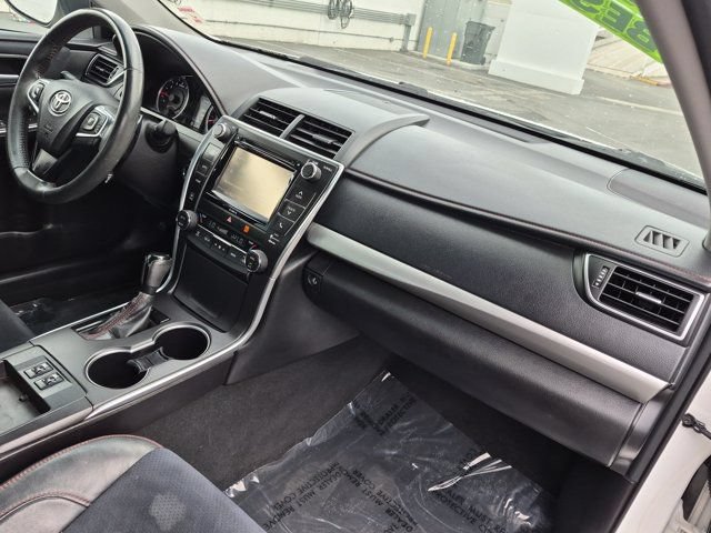 Used 2017 Toyota Camry XSE w/ Moonroof Package FWD image 6