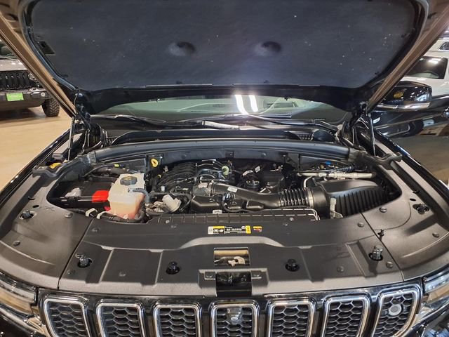 Used 2025 Jeep Grand Cherokee L Overland w/ Advanced Protech Group III AWD/4WD image 14