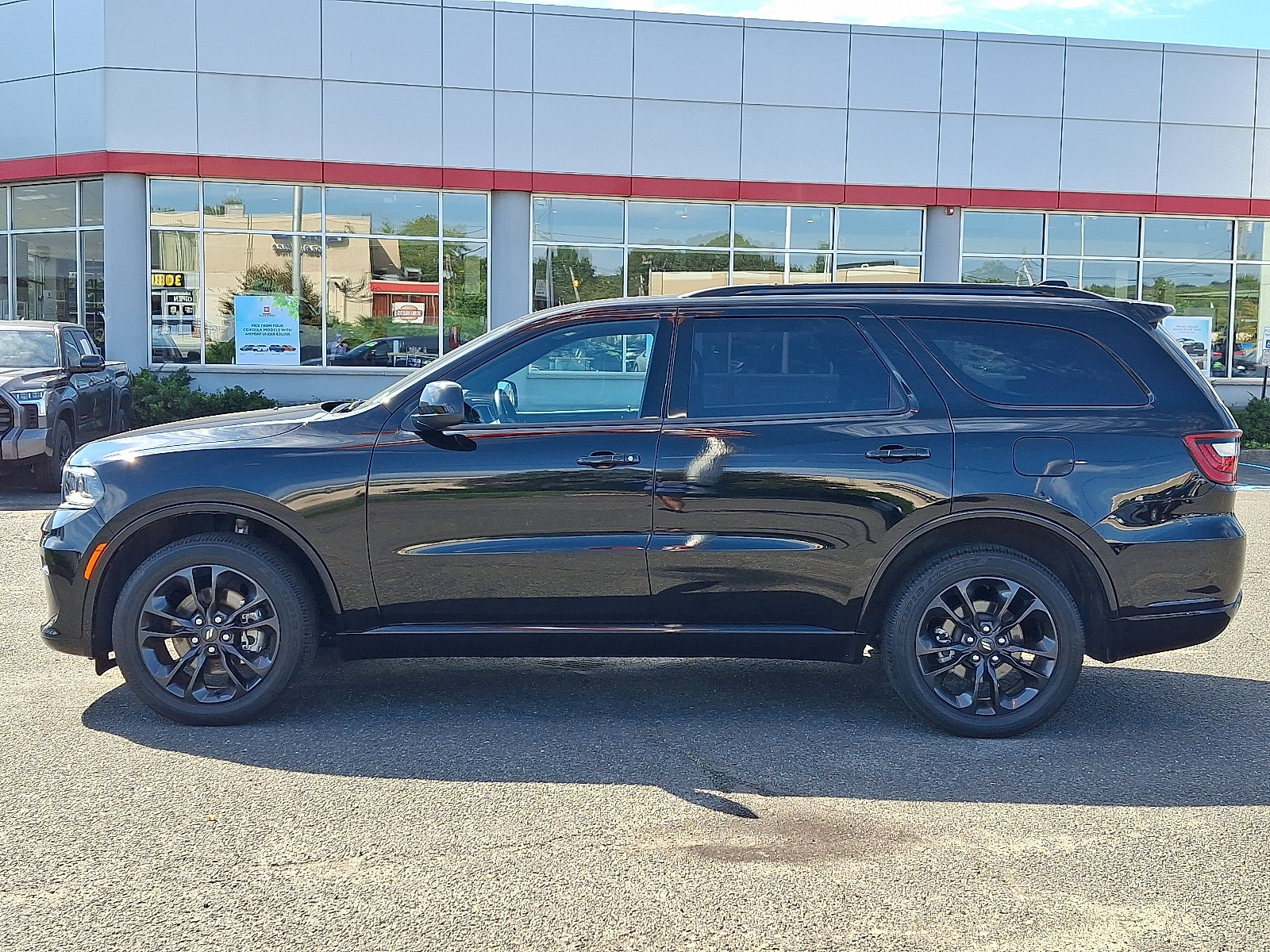 Used 2024 Dodge Durango GT w/ Blacktop Package AWD/4WD image 4